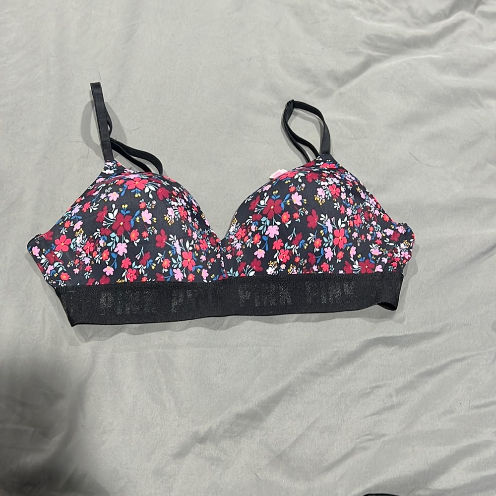 Wear everywhere wireless lightly lined bra